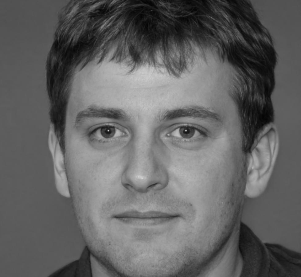 Преподаватель курса Олжас Саринов